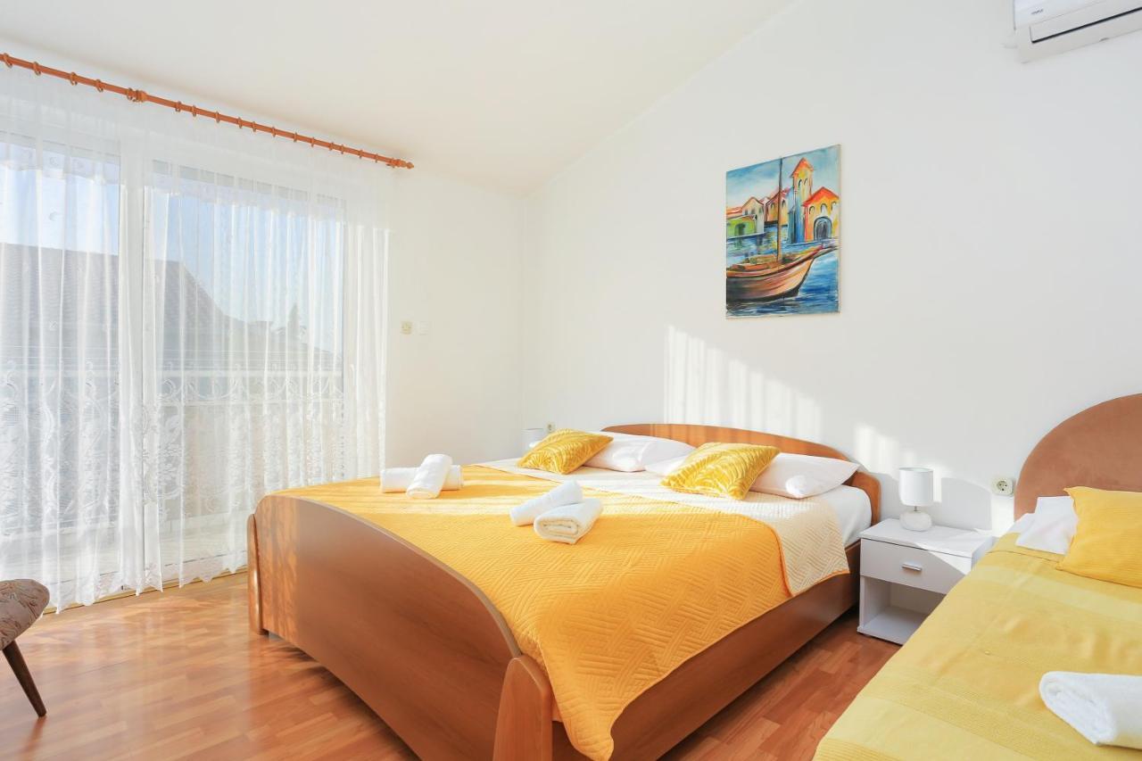 Apartments And Rooms With Parking Space Kastel Stafilic, Kastela - 18673 Exterior foto